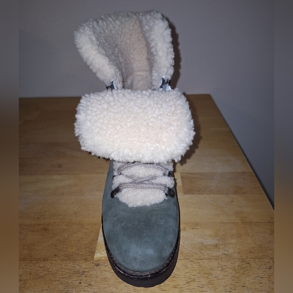 A pair of UGG Fraser Slate leather fur lined ankle boots in ladie's size 6. EUC - Picture 8 of 12